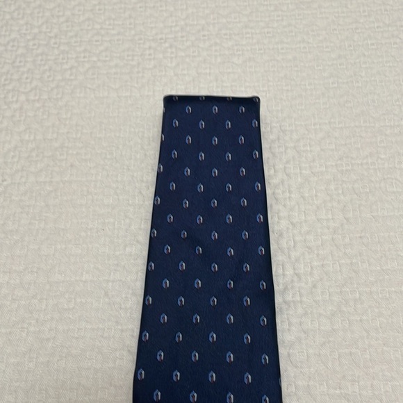 Yves Saint Laurent 100% Silk Classic Navy Tie—Great Looking!! Excellent Cond. - Picture 5 of 9